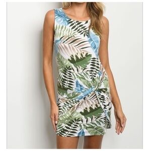 🆕Off white w/green leaves dress